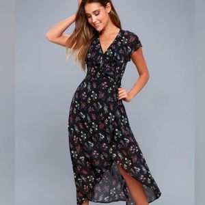 Cute dress. Never worn midi length. Size m